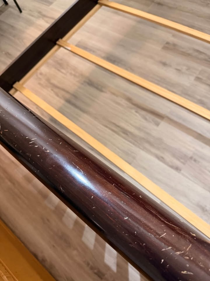 Queen size bed frame - photo 3