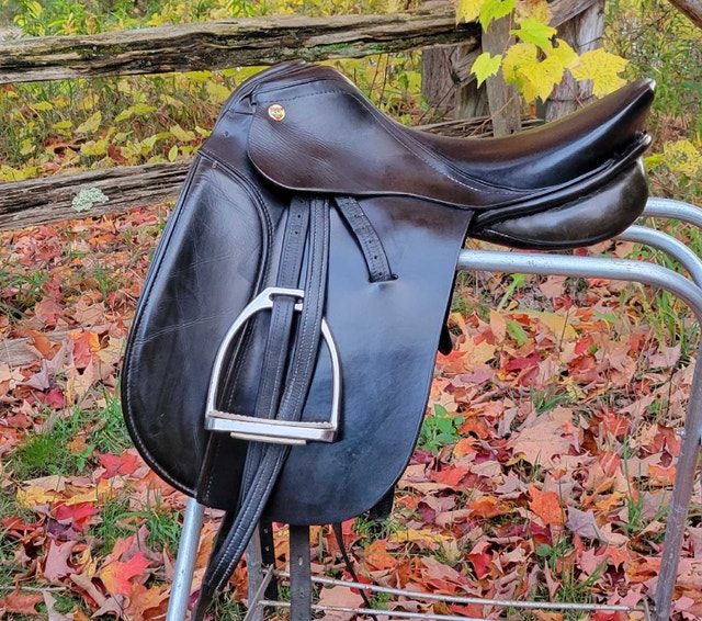 17.5" Symphonie Dressage saddle by Karl Niedersuss
