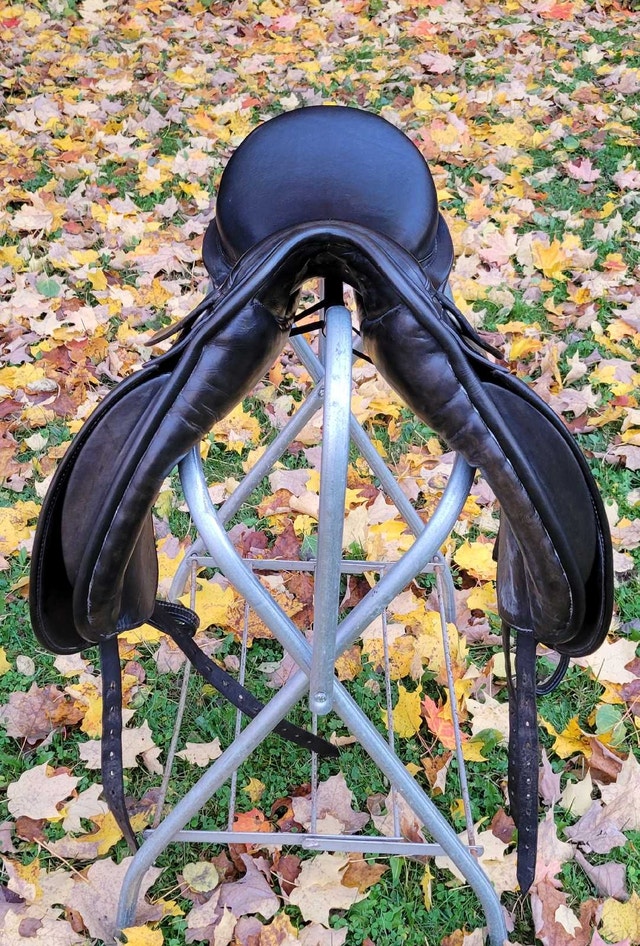 17.5" Symphonie Dressage saddle by Karl Niedersuss - photo 3