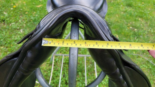 17.5" Symphonie Dressage saddle by Karl Niedersuss - photo 4