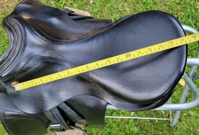 17.5" Symphonie Dressage saddle by Karl Niedersuss - photo 5