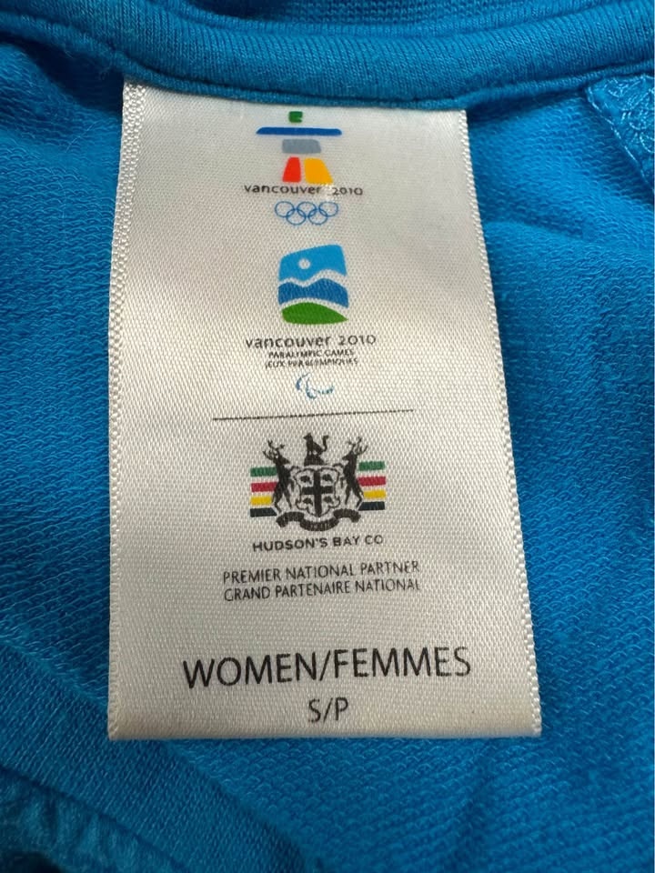 Women’s Vancouver 2010 Olympic shirt size small - photo 3
