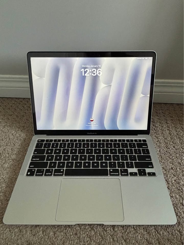 Apple MacBook Air M1, 13-inch, 8GB Ram, 256 SSD