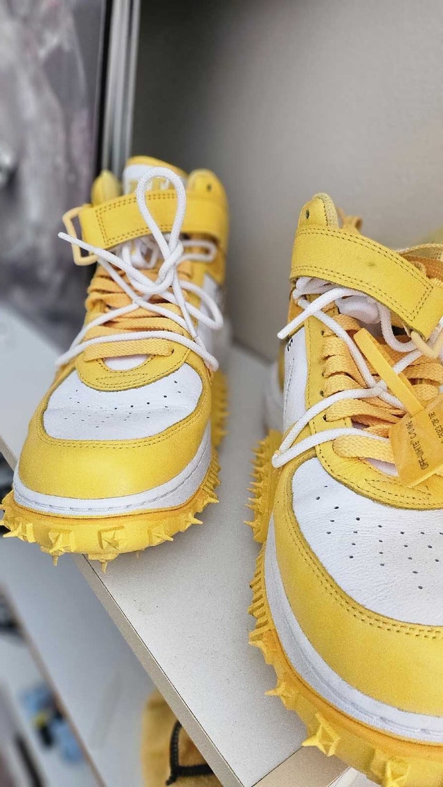 9.5 Off-White x Nike Air Force 1 Mid 'Varsity Maize'