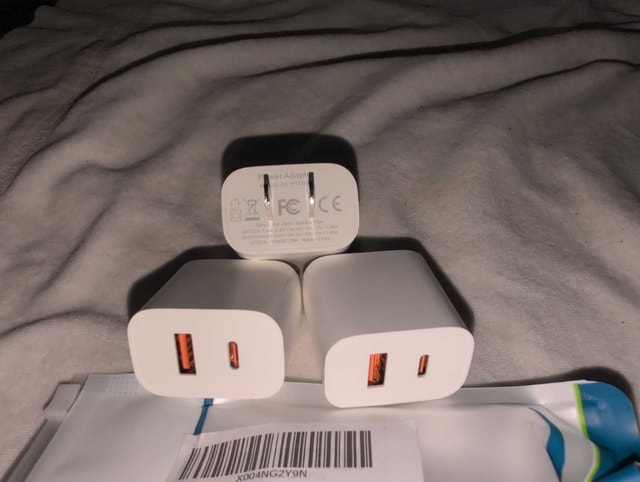 Samsung Charger - photo 2