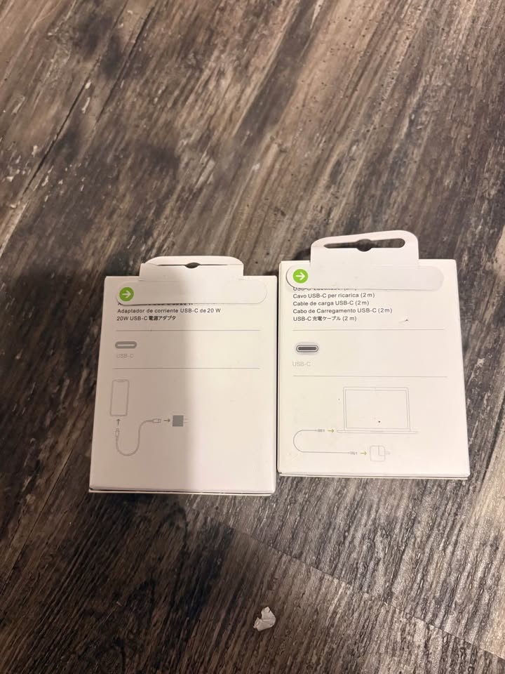 Brand new Apple USB‑C Charger Set-20W Wall Plug + 2m Cable - photo 2