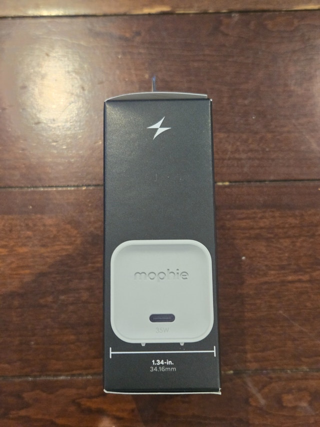 Mophie Speedport 35 W GAN USB C wall charger - photo 3