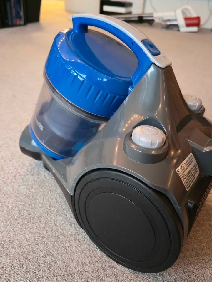 Eureka Vacuum Cleaner - photo 3