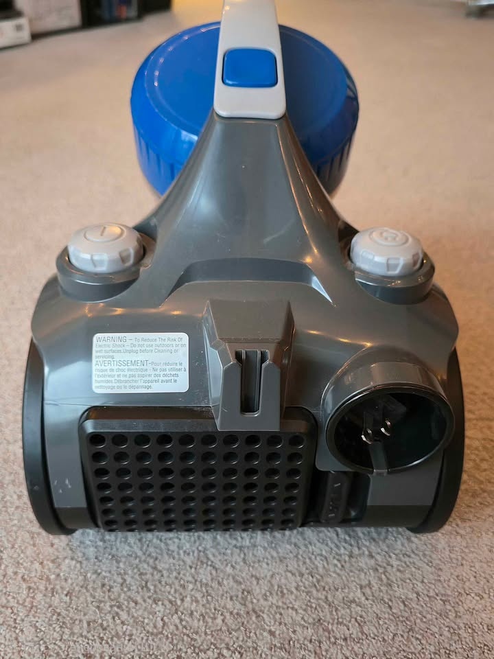 Eureka Vacuum Cleaner - photo 4