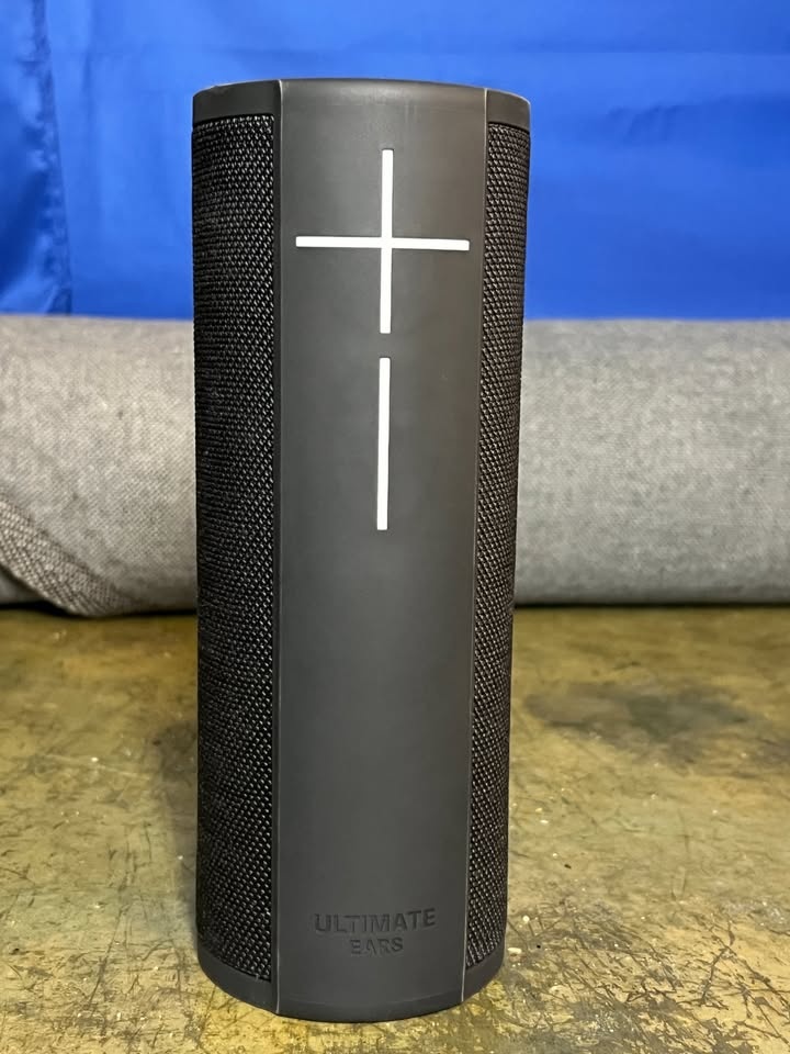 Ultimate Ears Bluetooth Speaker - FOR PARTS / REPAIR (YES, ITS S - photo 2