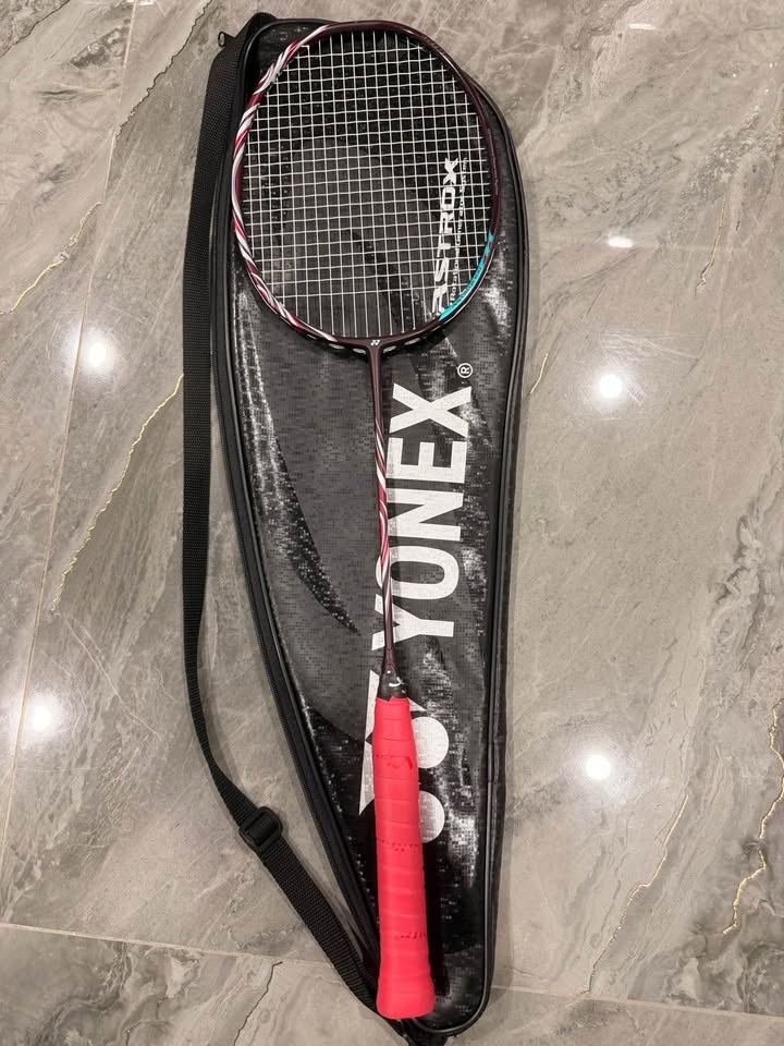 Yonex Astrox 100zz Badminton Racquet - photo 2