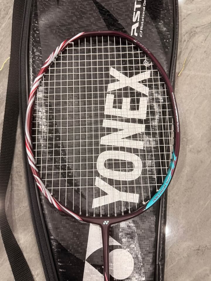 Yonex Astrox 100zz Badminton Racquet - photo 5