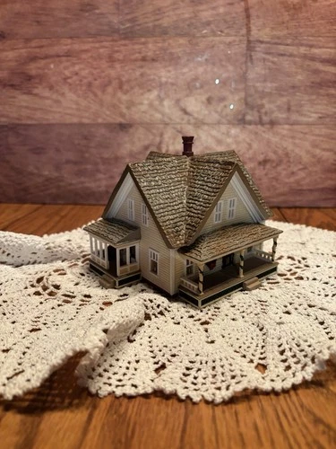 1994 Hallmark Sarah's Prairie Home - photo 3