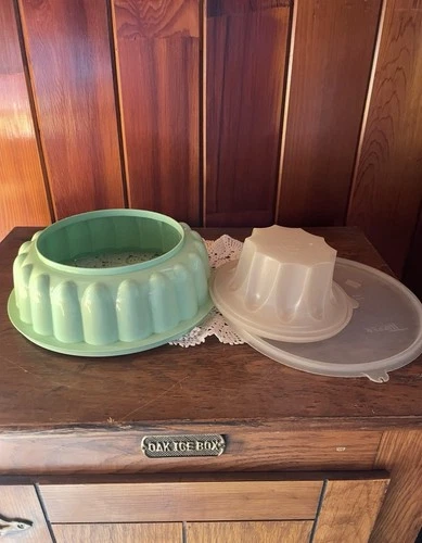 vintage tupperware jello mold green 3 Pieces