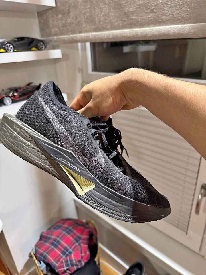 NEED GONE: NIKE VAPORFLY 3 SIZE 10