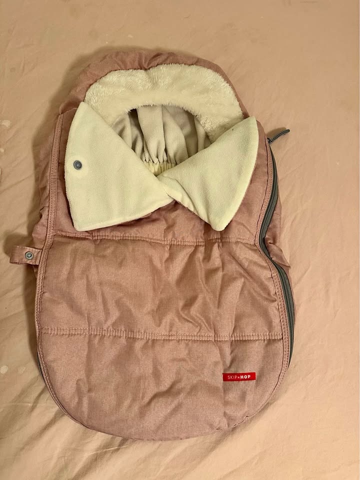 (Never used) Pink baby Car Seat Cover with Fleece Lininga