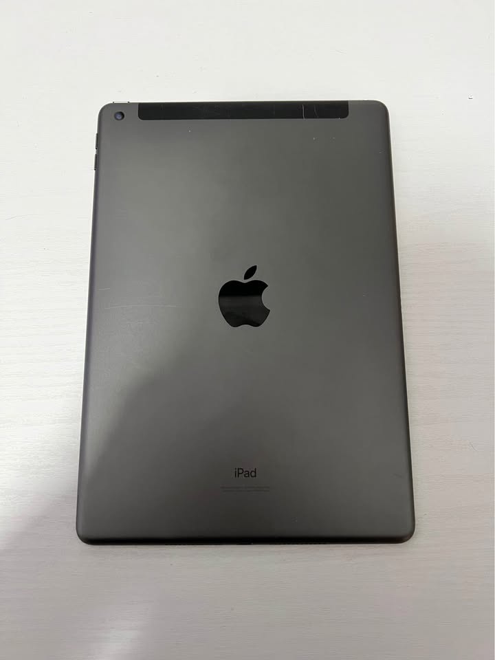 iPad 7th Gen - photo 2