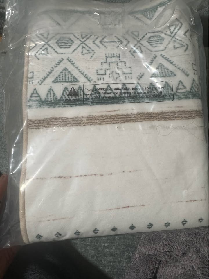 New 3ft *5 ft Area Rug ( fixed price) - photo 2