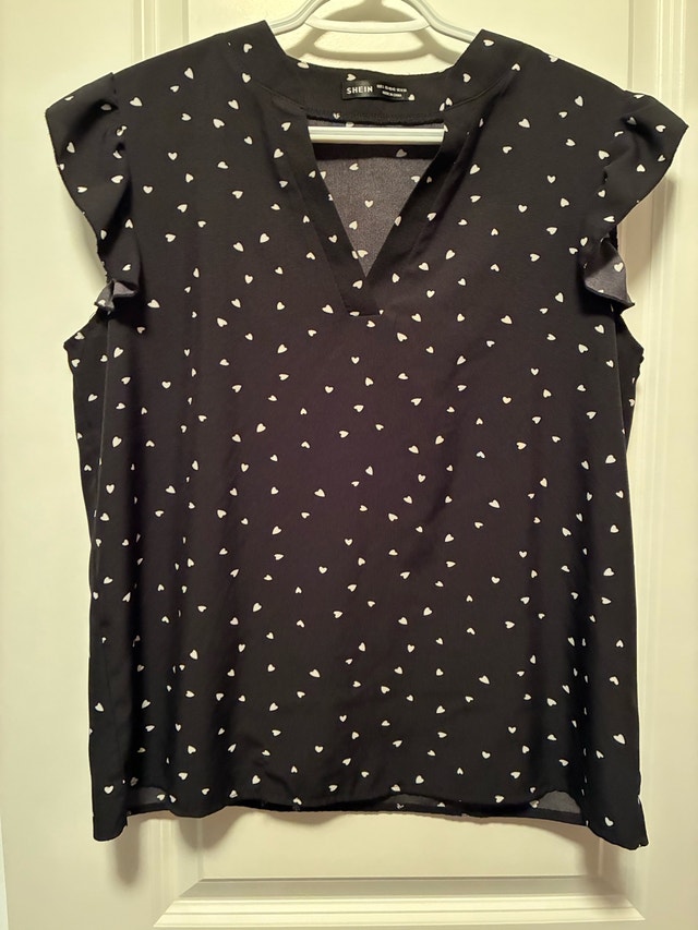 Cranston: Womens Sz L Valentines hearts tops - photo 2