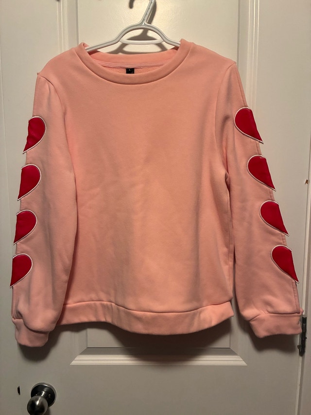 Cranston: Womens Sz L Valentines hearts tops - photo 4
