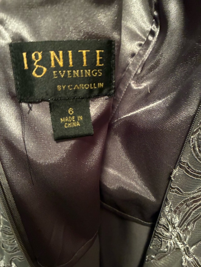 Cranston: Silver Shimmer night gown Sz 6 - photo 3
