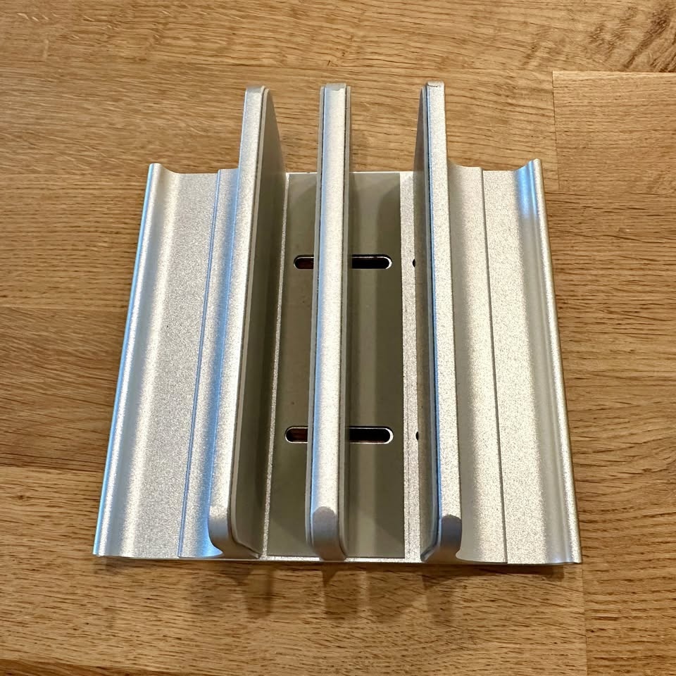 Adjustable Aluminum Vertical Laptop Stand - photo 5