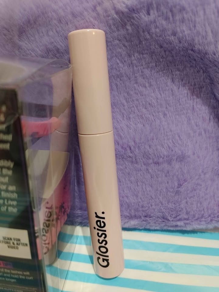 Glossier Mascara Set with Kuromi Pouch - Brand New - photo 3