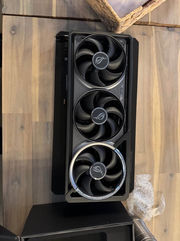 ASUS Astral RTX 5080 - photo 2