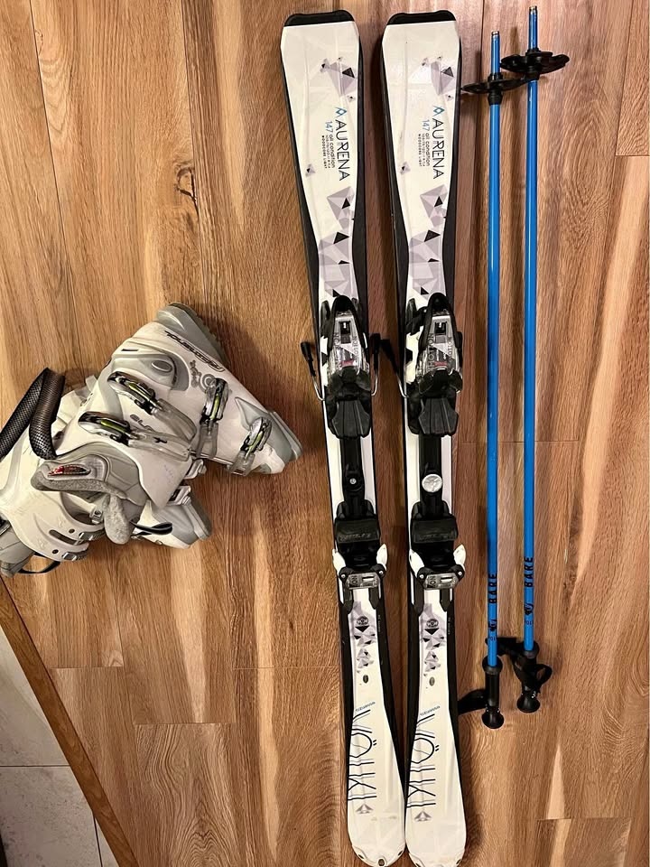 Ski set (boots, skis and poles)