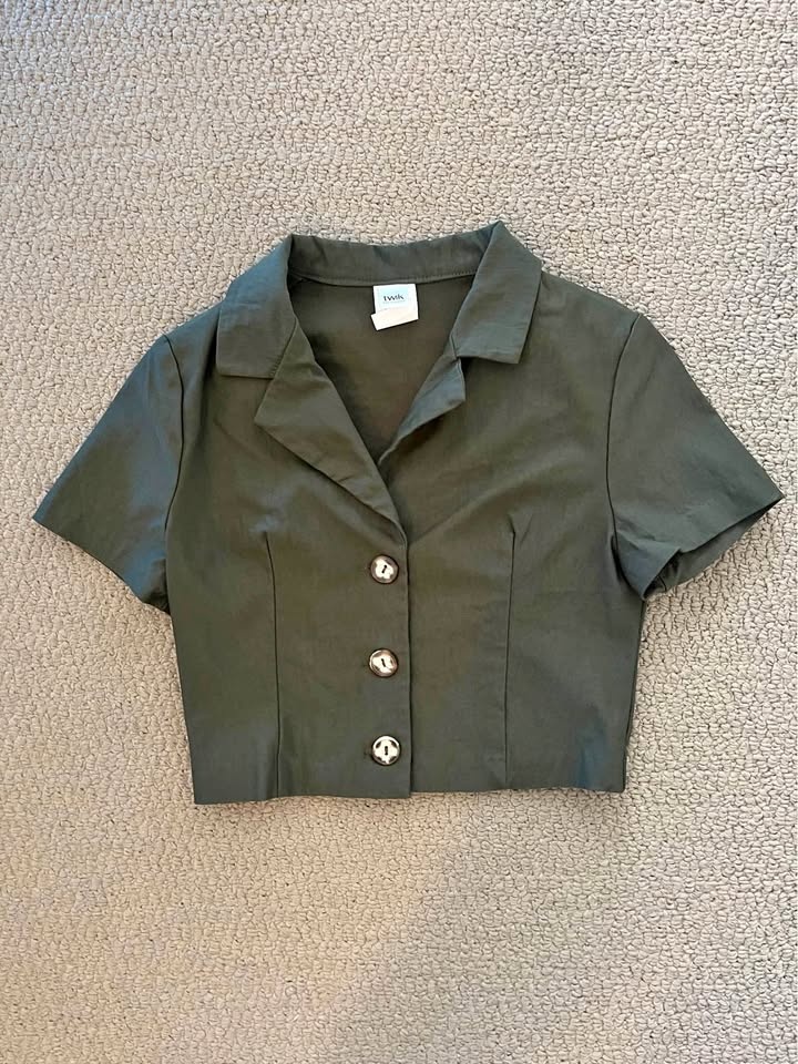 Simons Dark Green Cropped Button Up