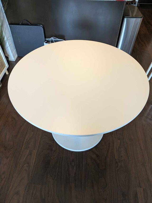 Ikea Docksta round table - 103 cm radius - 4 seater - photo 2