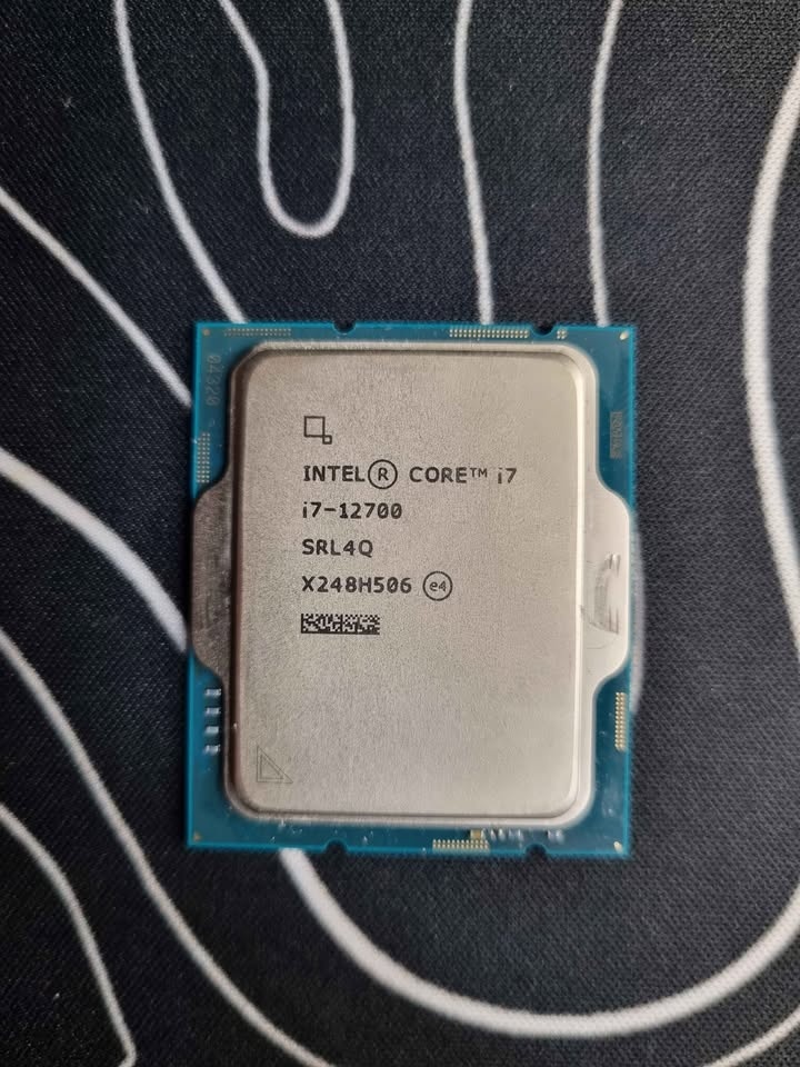 Intel i7 12700 4.9 GHz