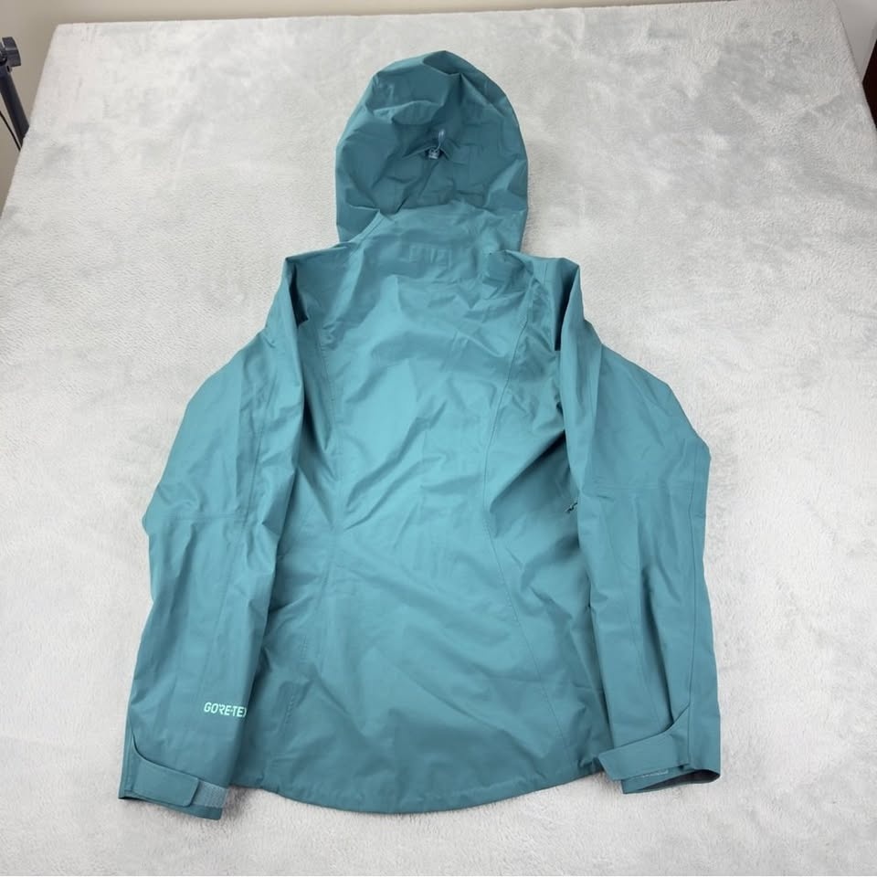 Patagonia NWT Women's Size Small Calcite Gore-tex Jacket 84995 - photo 5
