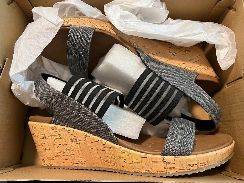 Sketchers luxe foam wedge sandals-NEW-size 10 image indicator(5)