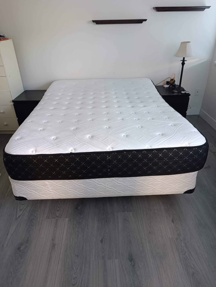 Queen size bed (frame+box spring+mattress) - nightstands FREE