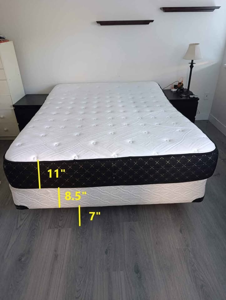 Queen size bed (frame+box spring+mattress) - nightstands FREE - photo 4