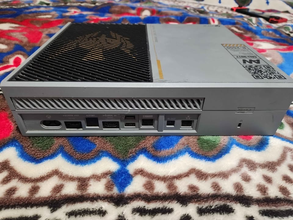 Xbox One Special AW Edition - photo 3