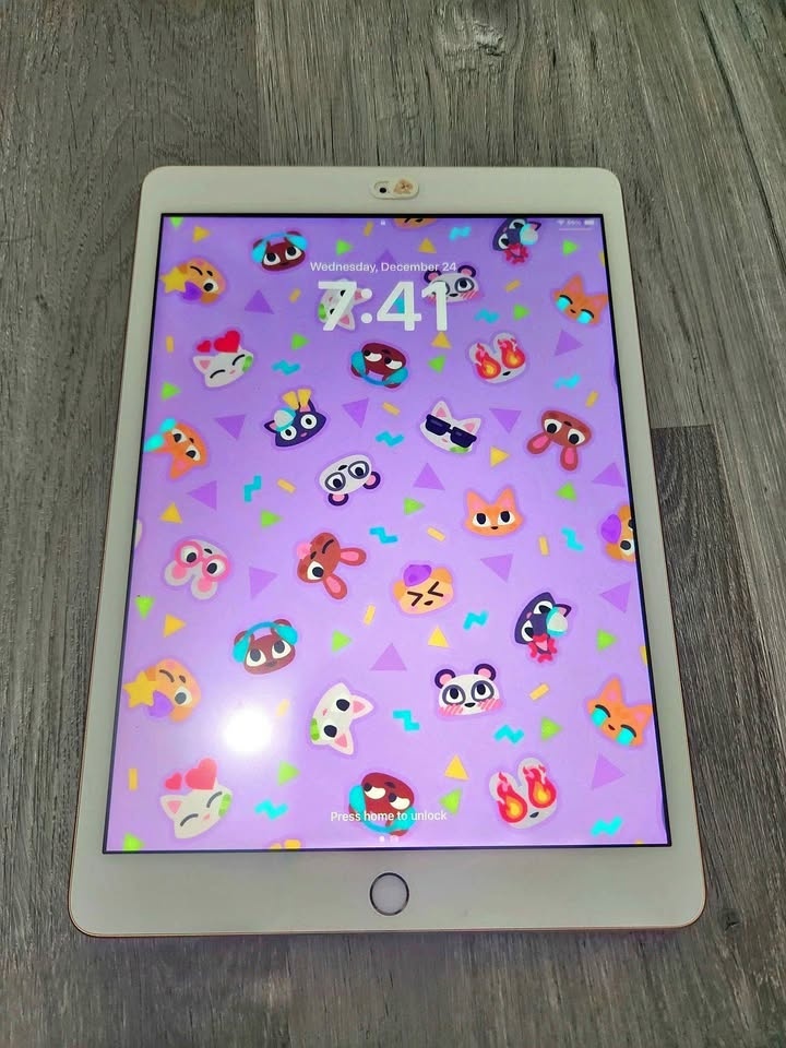 Ipad 8th Gen 128gb with Accessories