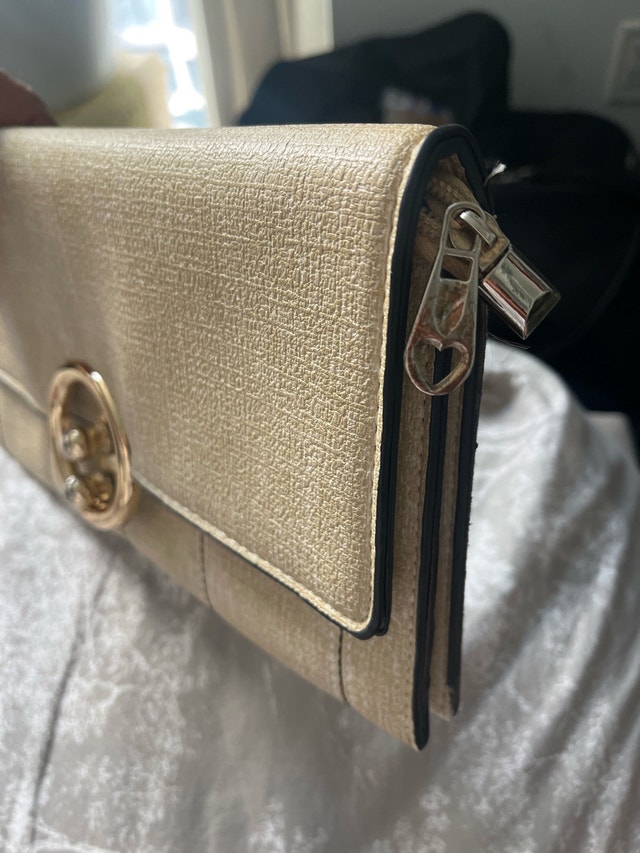 Liz Claiborne Clutch - photo 4