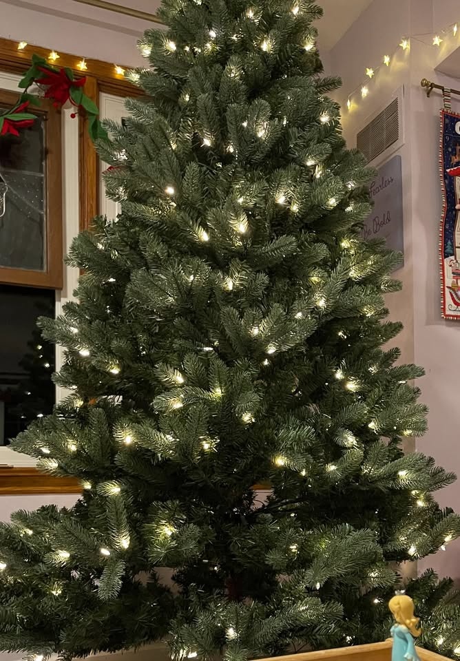 Artificial, prelit Christmas tree (7ft tall) - photo 2