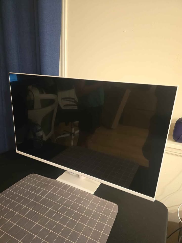Samsung 32 inch M5 White FHD Smart Monitor - photo 3