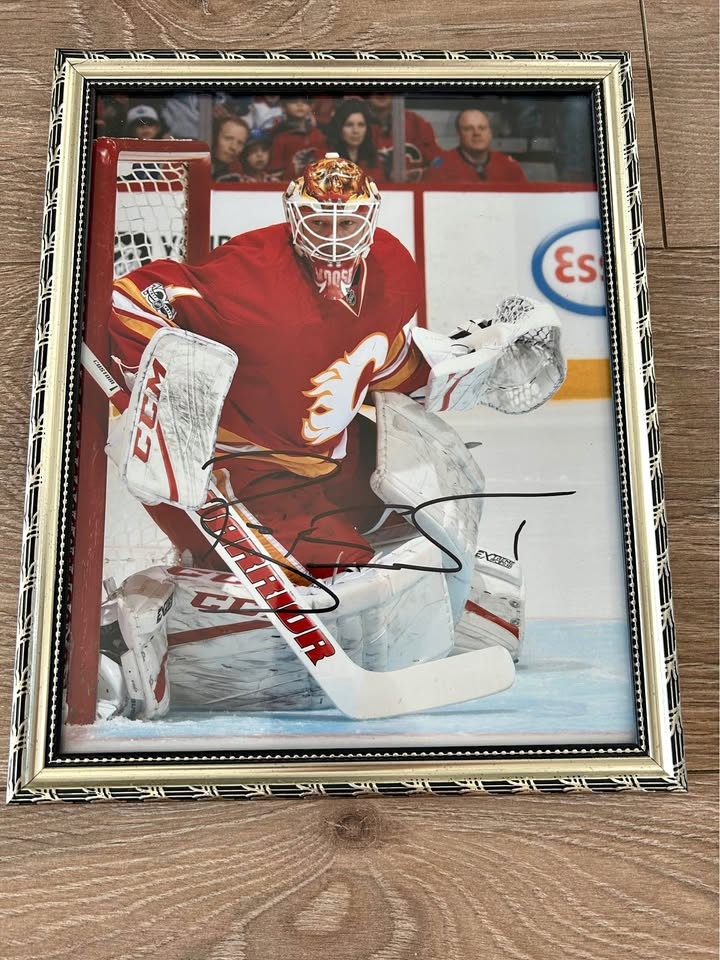 Brian Elliott Signed Calgary Flames Goalie Photo