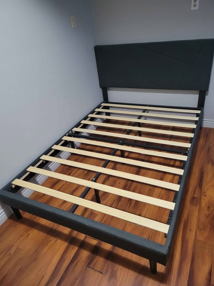 Bed and frame - photo 2