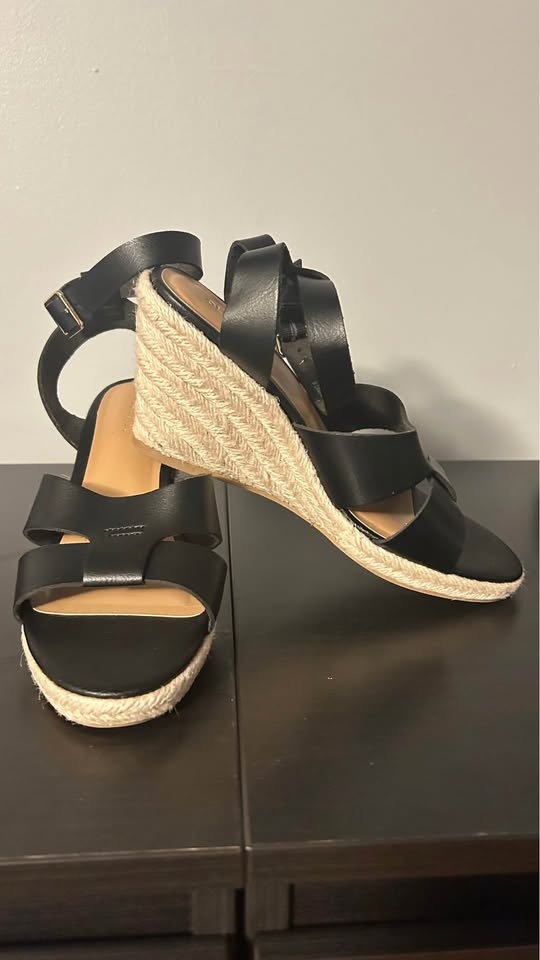 Old Navy Black Wedge Sandals