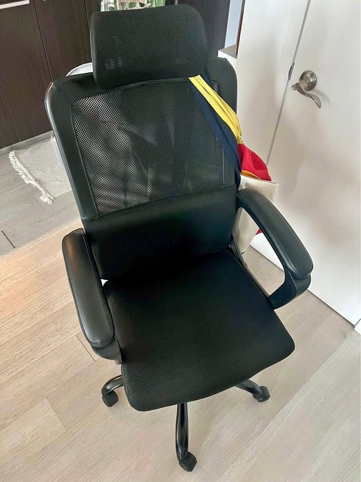 Desk chair!