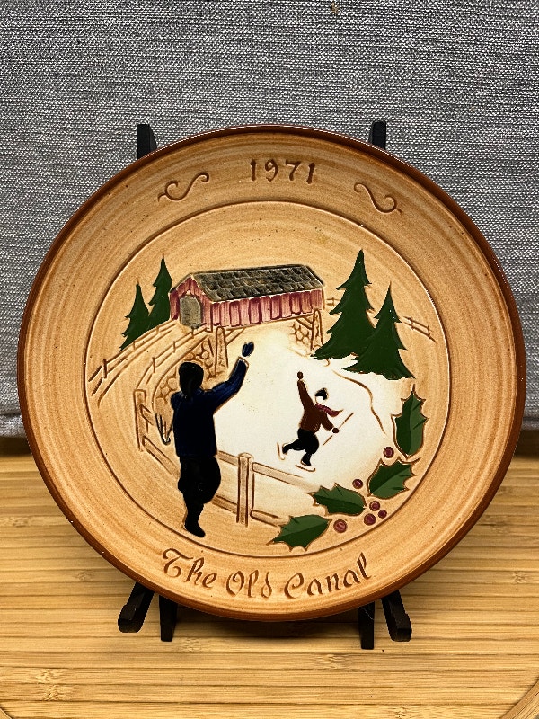 Vintage 1971 Handcrafted Plates - photo 4