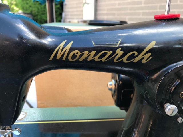 Monarch Sewing Machine Vintage - photo 2