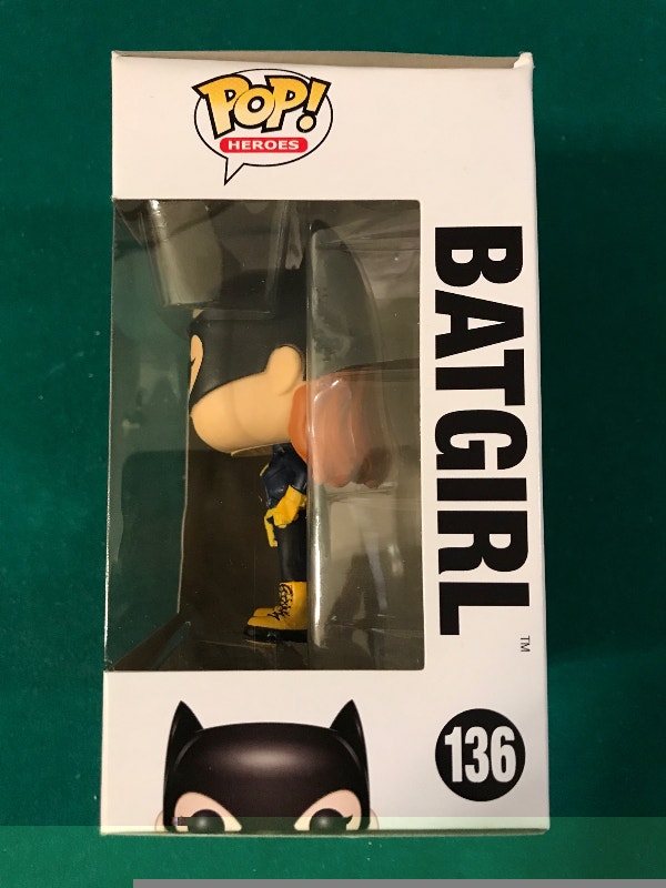 Funko Pop Batgirl #136 DC Comics - photo 4
