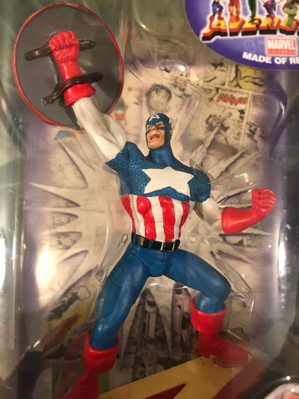 Captain America Collectible Action Figure Paperweight - photo 2