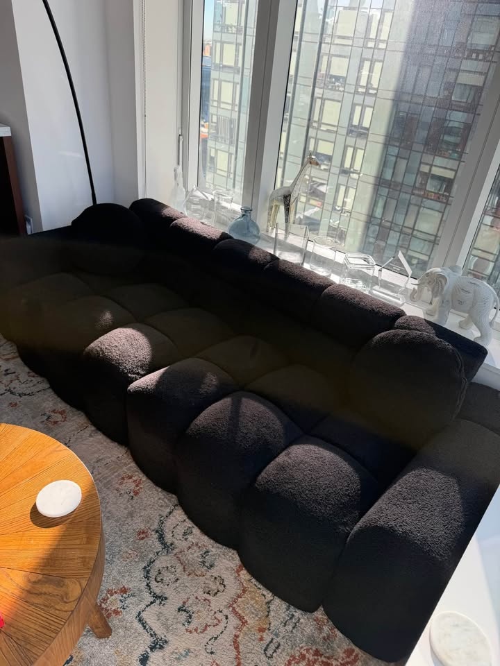 Sofa with 2 pillows - photo 2